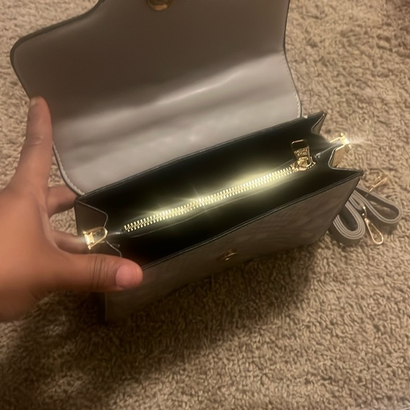 Handbag 👜 - Picture 4 of 6